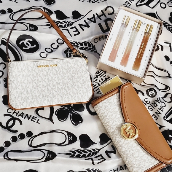 Michael Kors Handbags - Michael Kors bundle